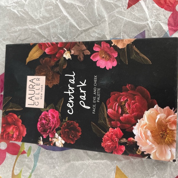 Laura Geller Blush and eyeshadow pallette NEW - Picture 2 of 2